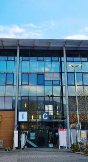 Eingang Curamedio Hausarztpraxis